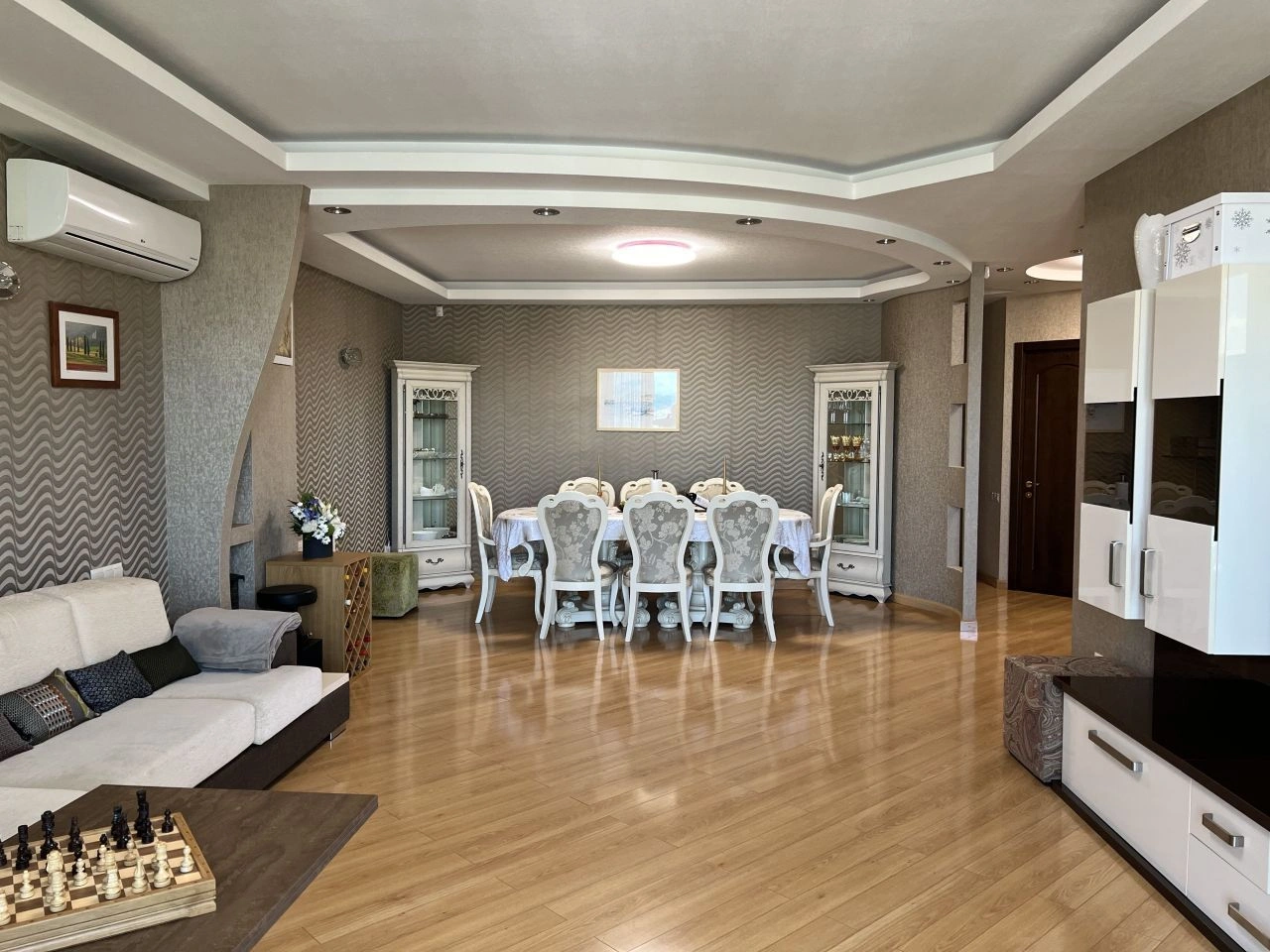 Элитная квартира 3+1 в престижном районе Ваке в Тбилиси