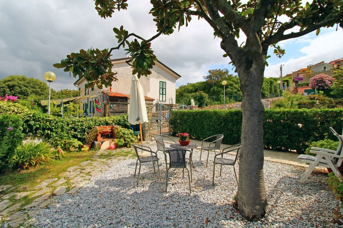 Дуплексная вилла в Леричи с панорамным видом на залив Поэтов, Италия