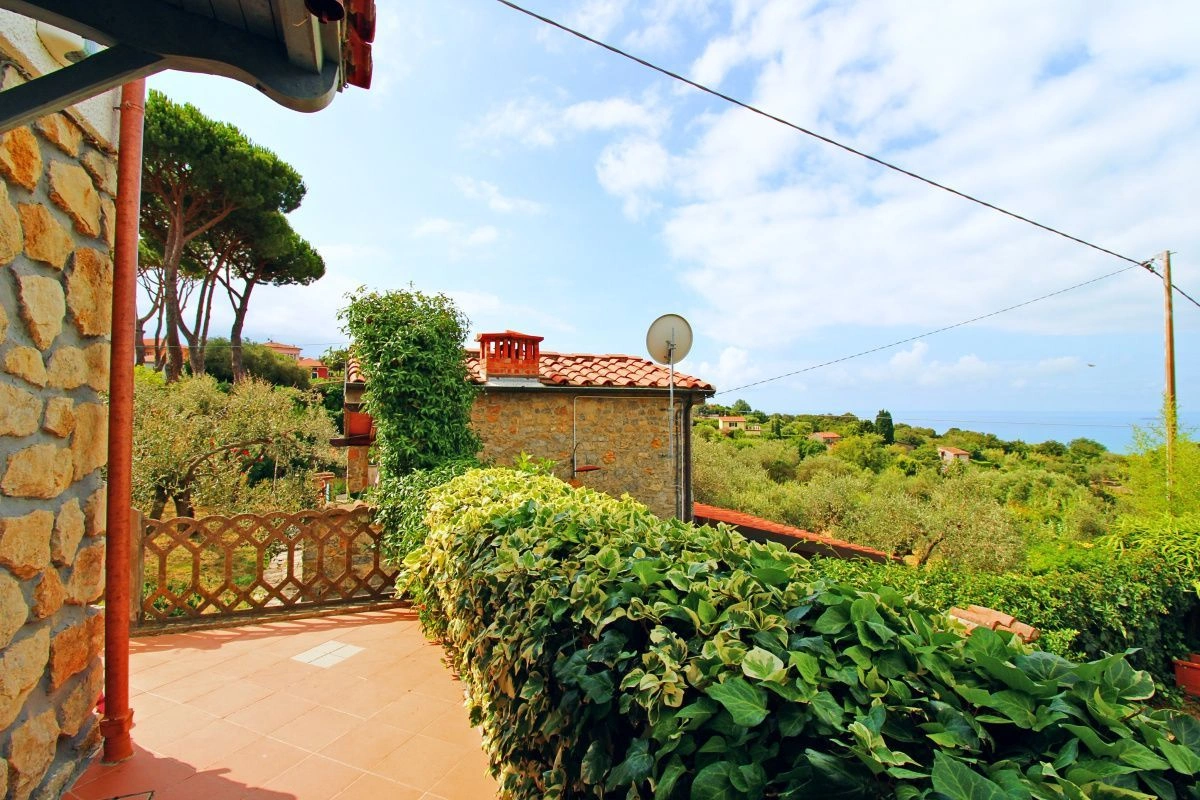 Дуплексная вилла в Леричи с панорамным видом на залив Поэтов, Италия