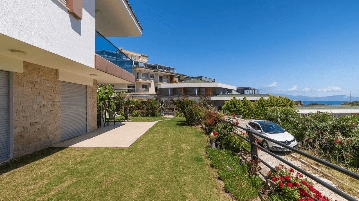 Уютная вилла 3+1 с видом на море в Измире