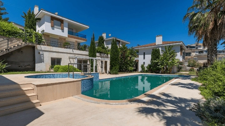 Уютная вилла 3+1 с видом на море в Измире