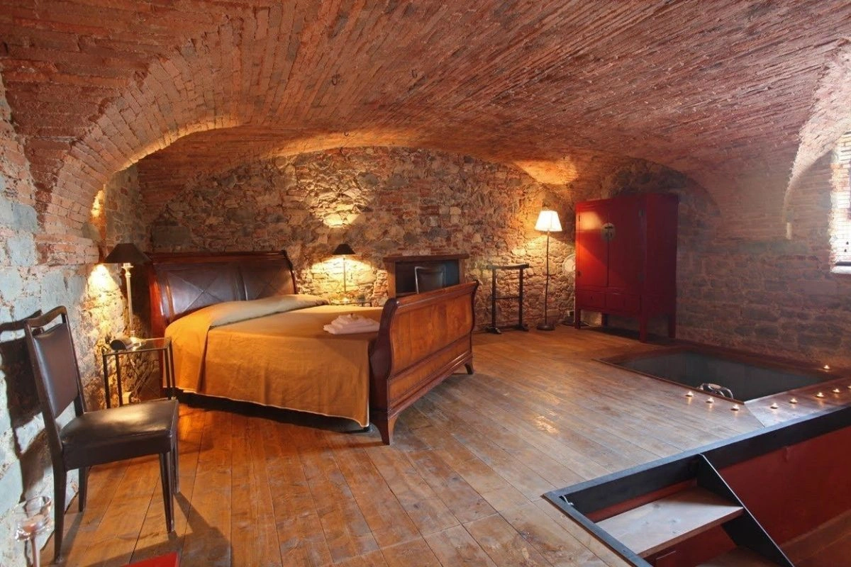 Ground floor apartment in an old villa of the XVI century, Italy