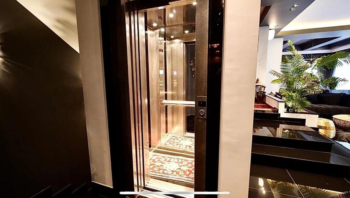 4-этажная вилла 6+1 в предместьях Thessaloniki