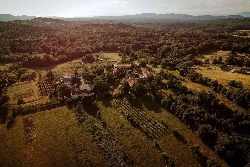 Вилла 5+1 в живописном месте в Сеяне