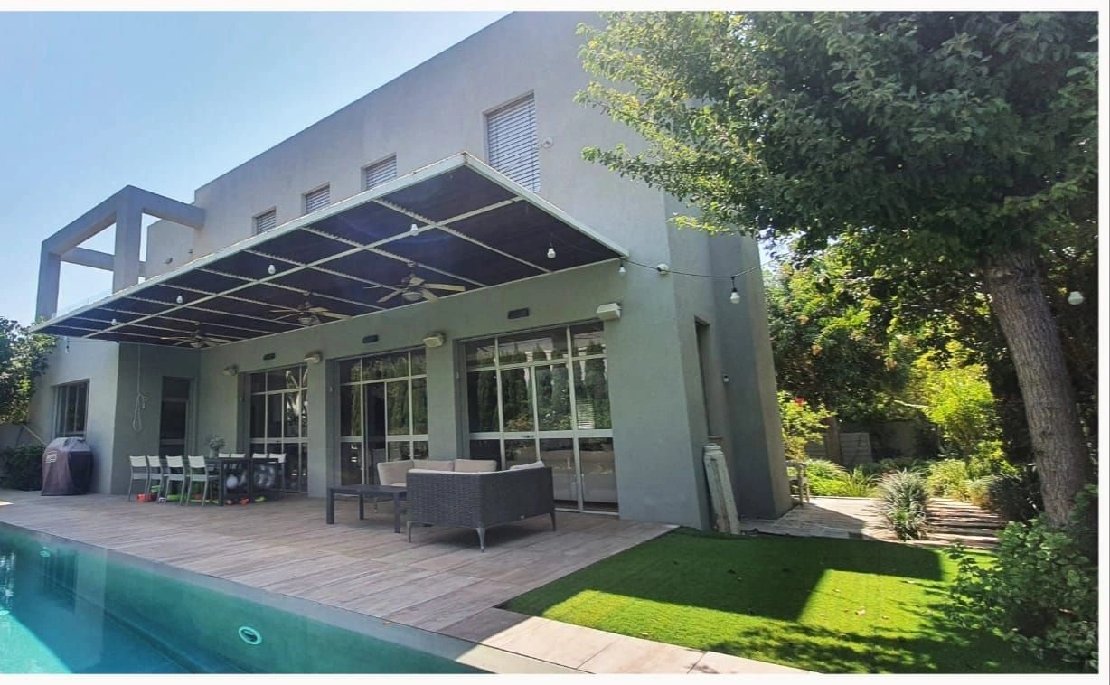 Villa on a quiet street in Herzliya with a location by the sea, Israel