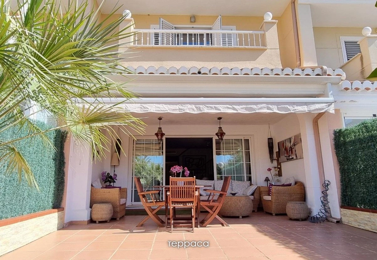 Magnificent townhouse 2+1 in Valencia, Spain