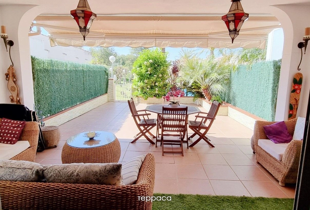 Magnificent townhouse 2+1 in Valencia, Spain