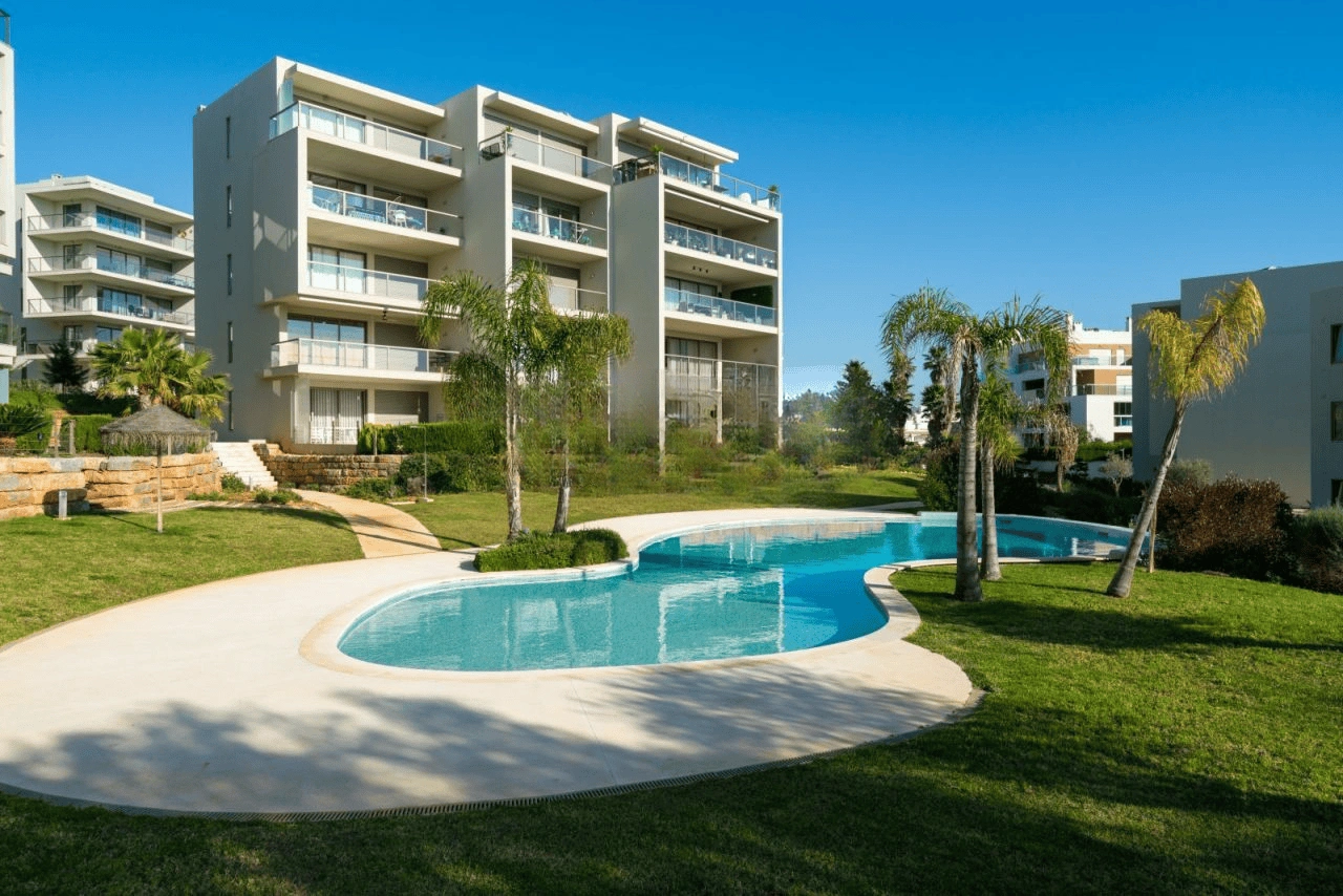 Квартира 3+1 с балконом и видом на море в Портимао, Португалия