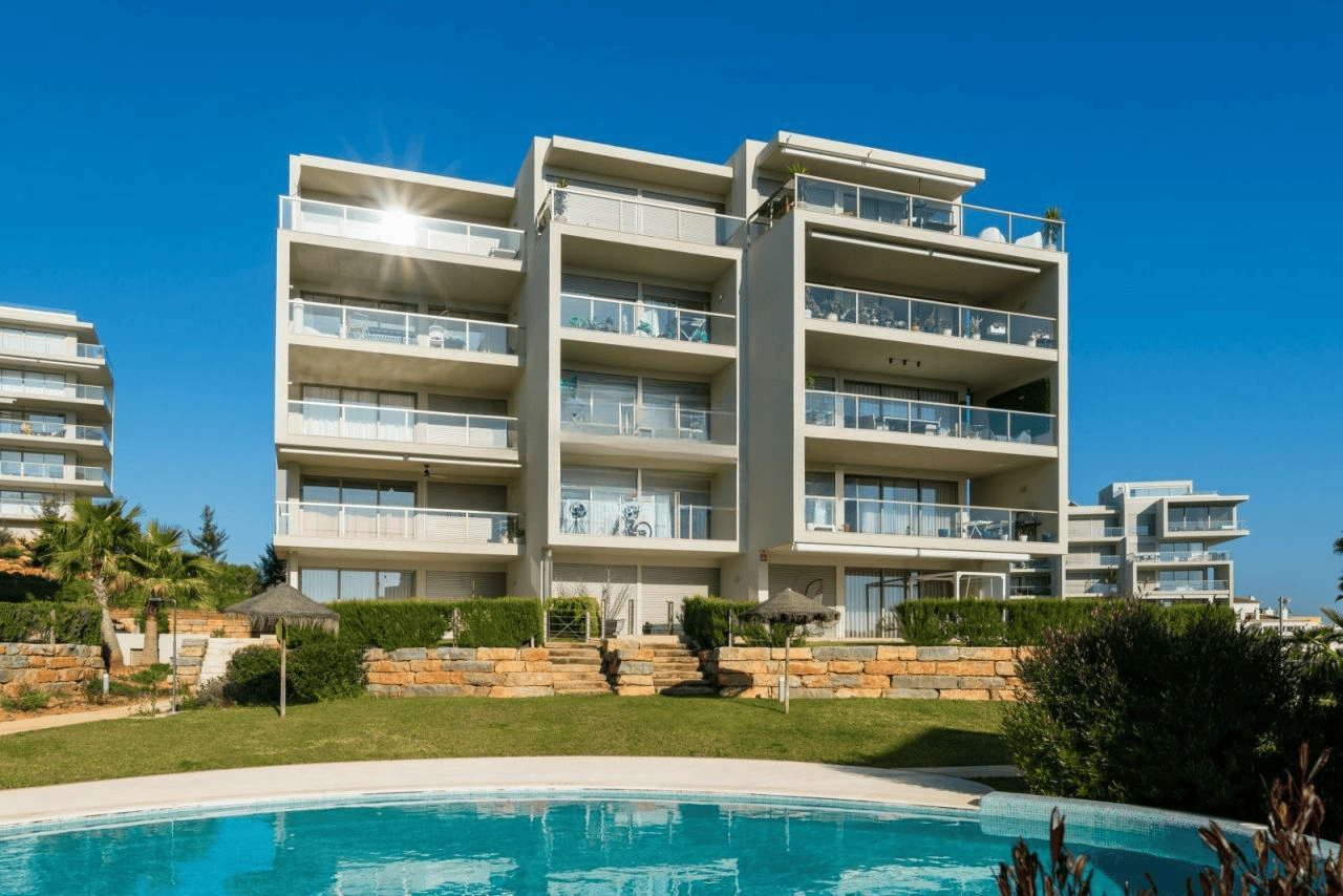 Квартира 3+1 с балконом и видом на море в Портимао, Португалия