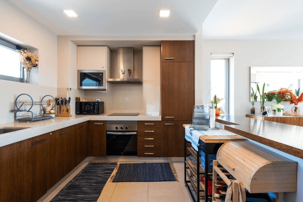 Квартира 3+1 с балконом и видом на море в Портимао, Португалия