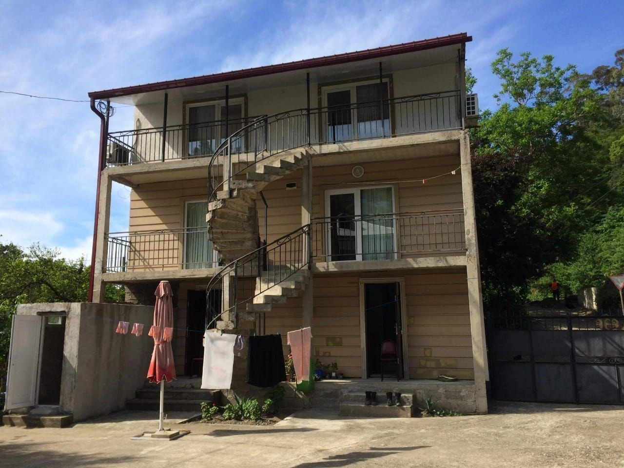 Два дома для сдачи гостям у моря в Батуми