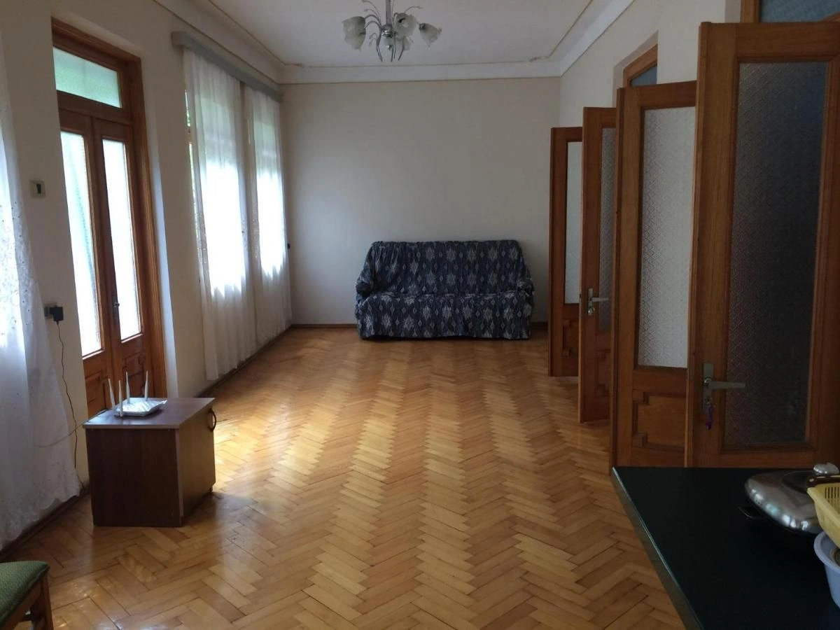 Два дома для сдачи гостям у моря в Батуми