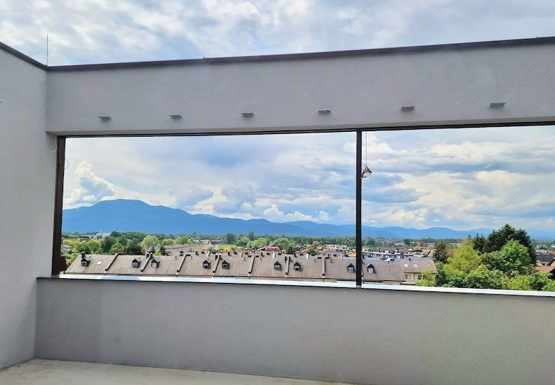 Пентхаус 3+1 с современным архитектурным решением в Любляне