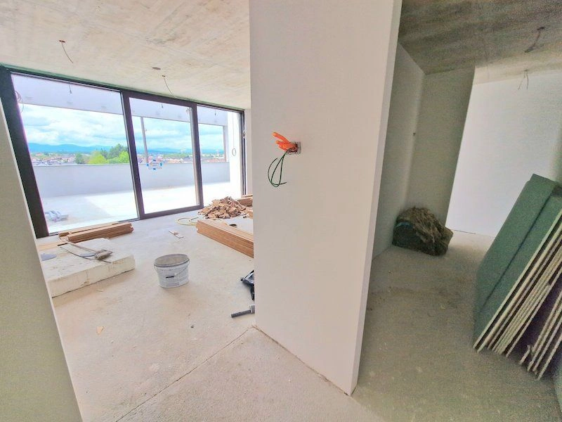 Пентхаус 3+1 с современным архитектурным решением в Любляне