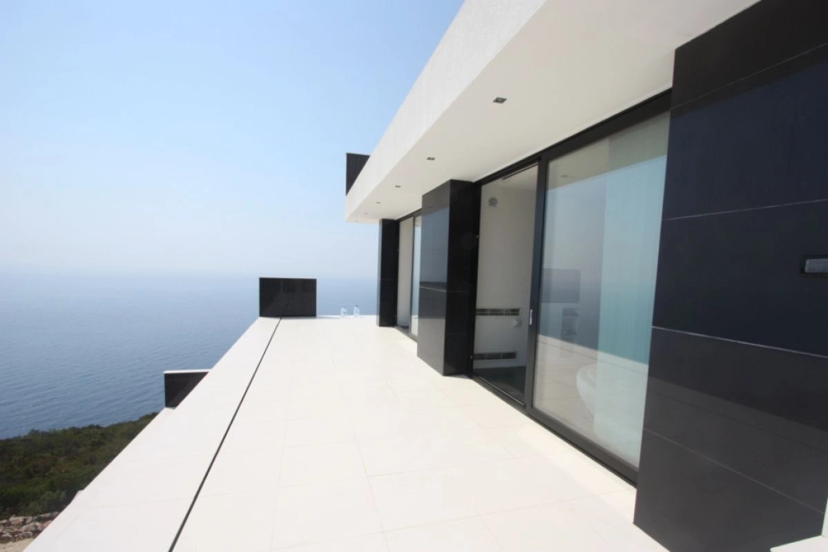 Просторная вилла 1150 м² с видом на море в Будве