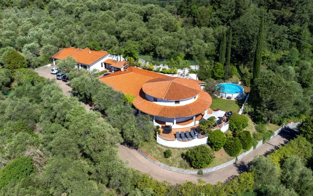 Вилла с террасой в Андоре, Италия