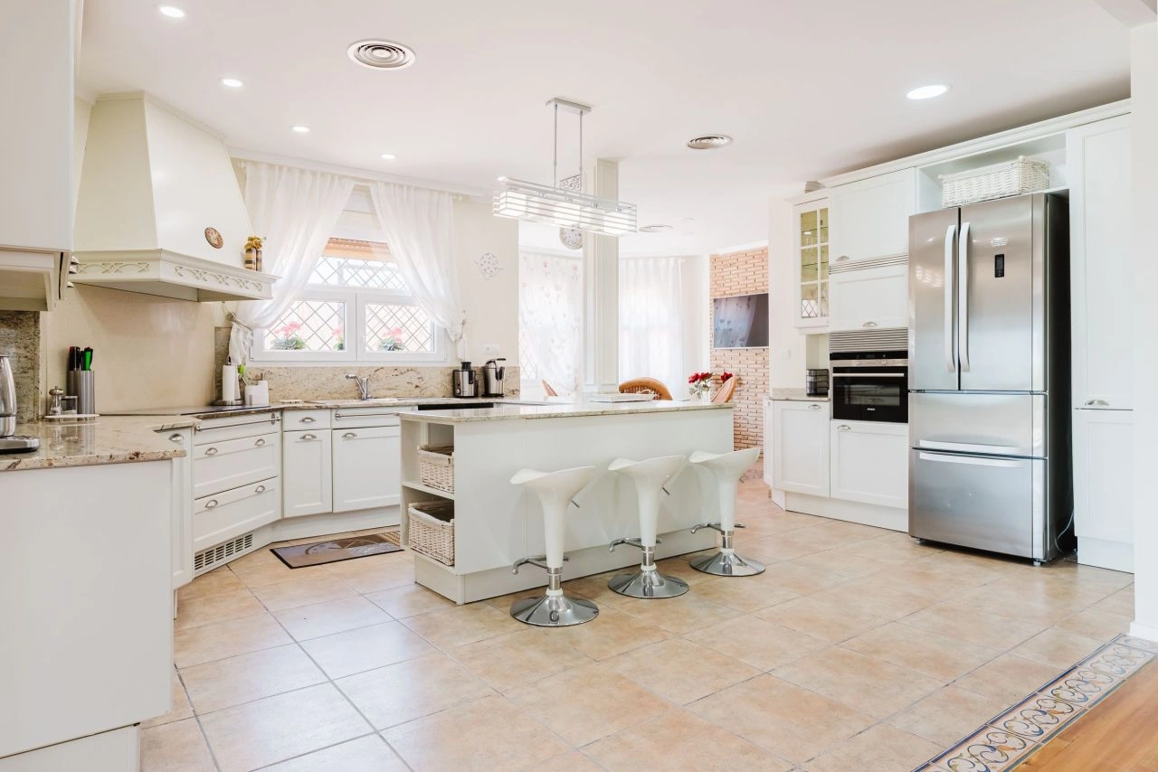 Роскошная вилла с 11 комнатами в Валенсии, Испания