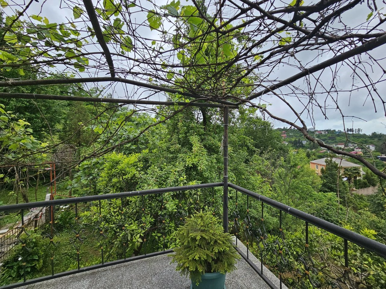 Двухэтажный дом с 4 спальнями в Батуми, Грузия