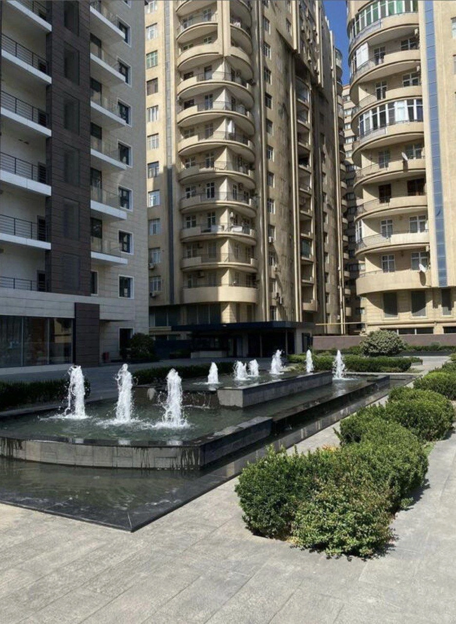 Премиальная квартира 140 м2 со стеклянным фасадом в Баку