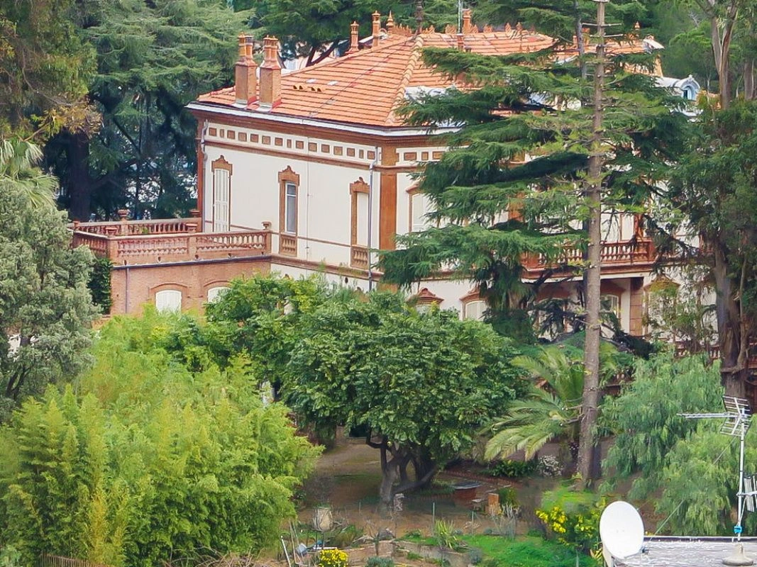 Историческая вилла рядом с морем в Арма ди Таджелла, Италия