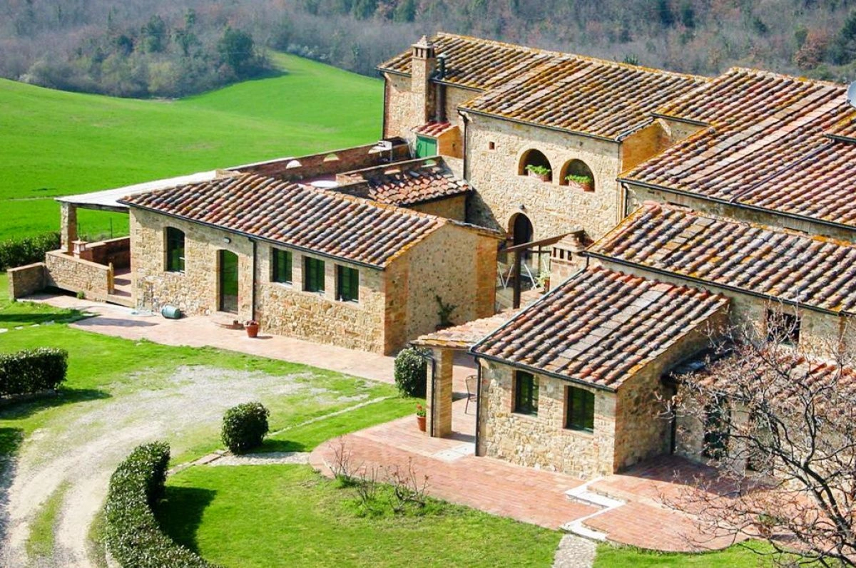 Вилла в Сиене среди холмов с панорамным видом на тосканскую сельскую местность, Италия
