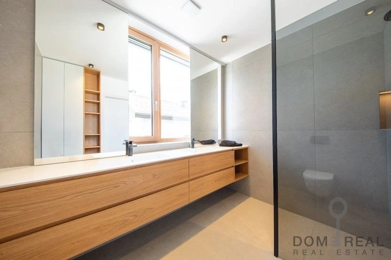 Таунхаус 3+1 в престижном районе Подутика в Любляне