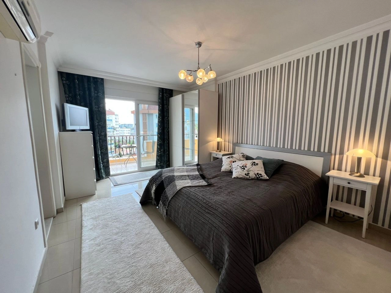 Великолепная квартира площадью 135 м2 с видом на горы и море, в районе Тосмур, Аланья