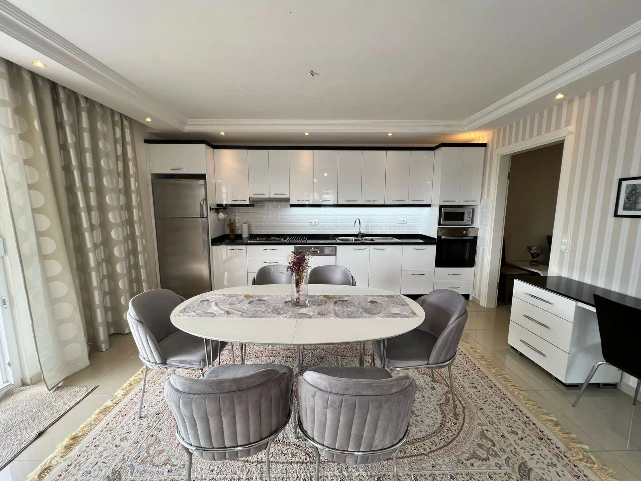 Великолепная квартира площадью 135 м2 с видом на горы и море, в районе Тосмур, Аланья