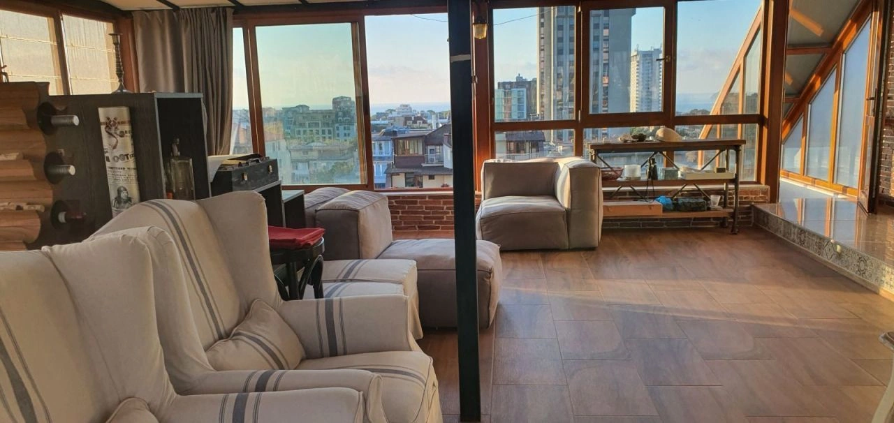 Пентхаус в центре Варны с панорамным видом на море и город - 480,000 €