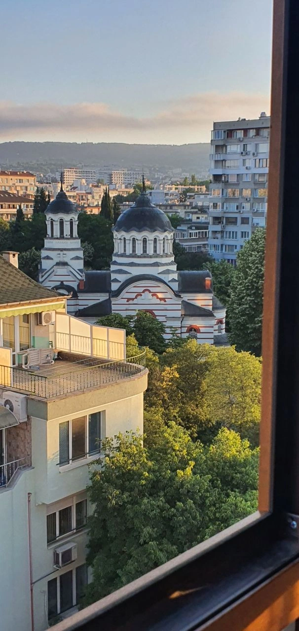 Пентхаус в центре Варны с панорамным видом на море и город - 480,000 €