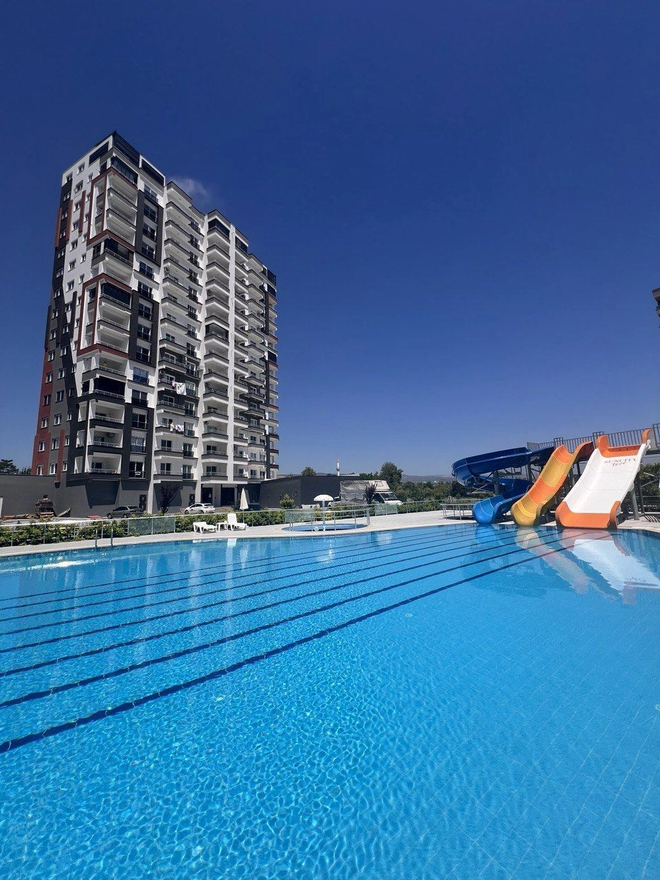 Красивая квартира 1+1 на побережье в Мерсине