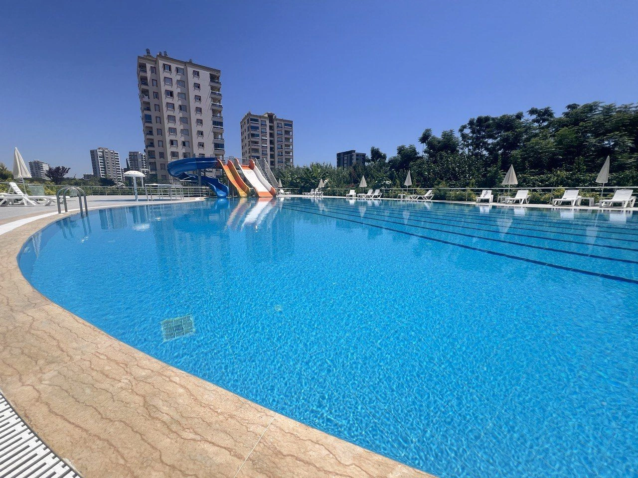 Красивая квартира 1+1 на побережье в Мерсине