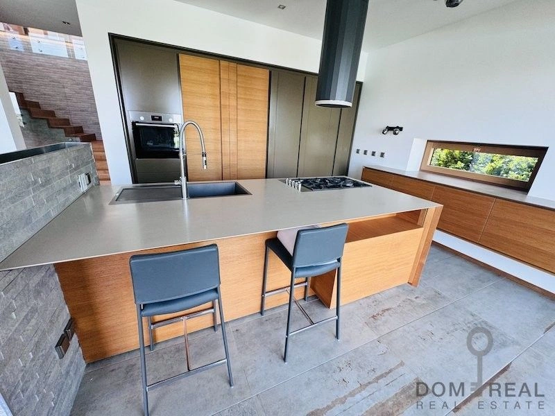 Вилла 4+1 с панорамным видом на Адриатическое море