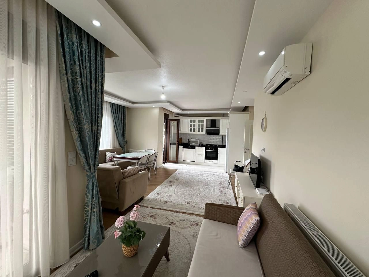 Престижная квартира 85 м2 рядом с пляжем Гюрсу в Анталии