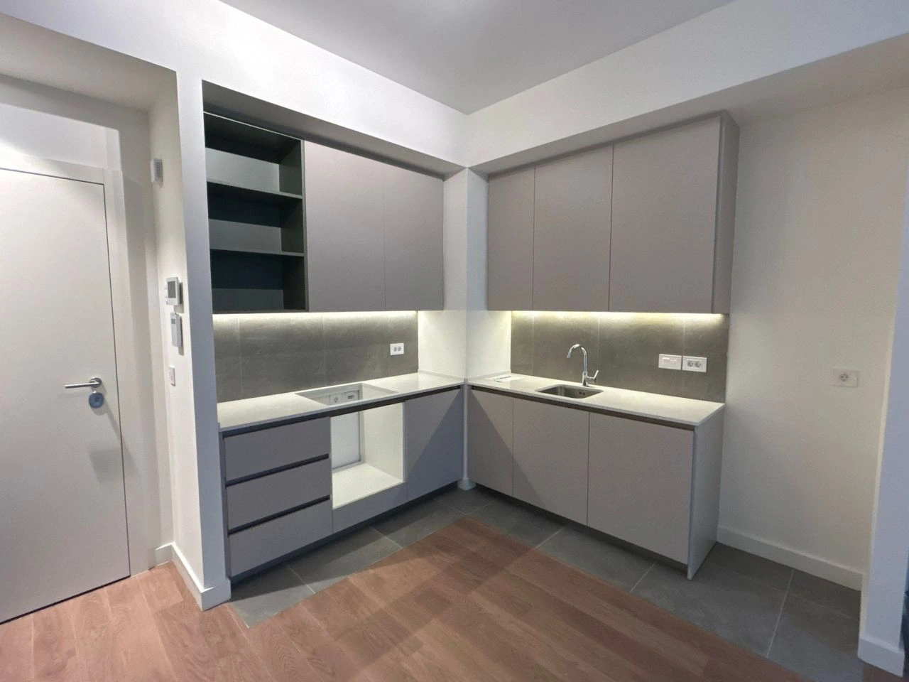 Квартира 1+1 на берегу реки в Белграде, Сербия