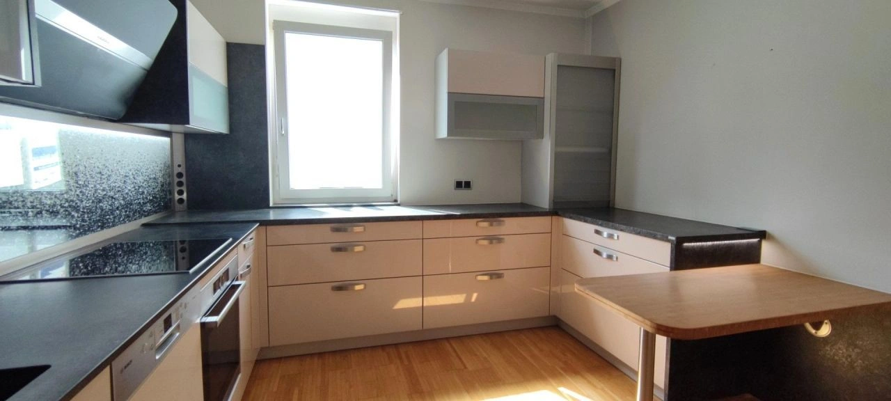 Elegant apartment 30 minutes from Vienna in Pressbaum, 106 m2