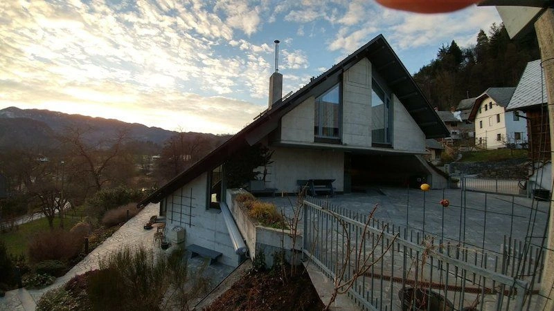 Вилла 7+1 у озера в живописном Бледе