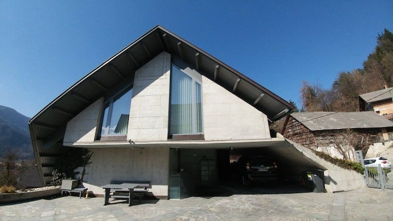 Вилла 7+1 у озера в живописном Бледе