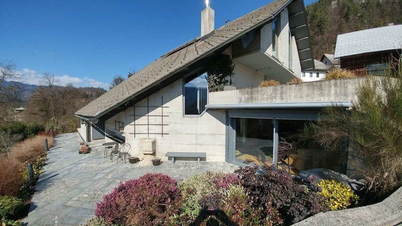 Вилла 7+1 у озера в живописном Бледе