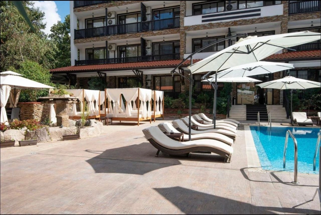 Просторная 2+1 квартира с просторной террасой в Приморско, Болгария