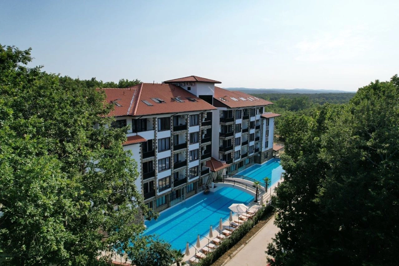 Просторная 2+1 квартира с просторной террасой в Приморско, Болгария