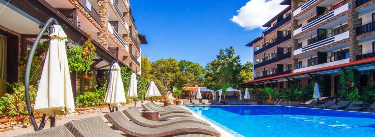 Просторная 2+1 квартира с просторной террасой в Приморско, Болгария