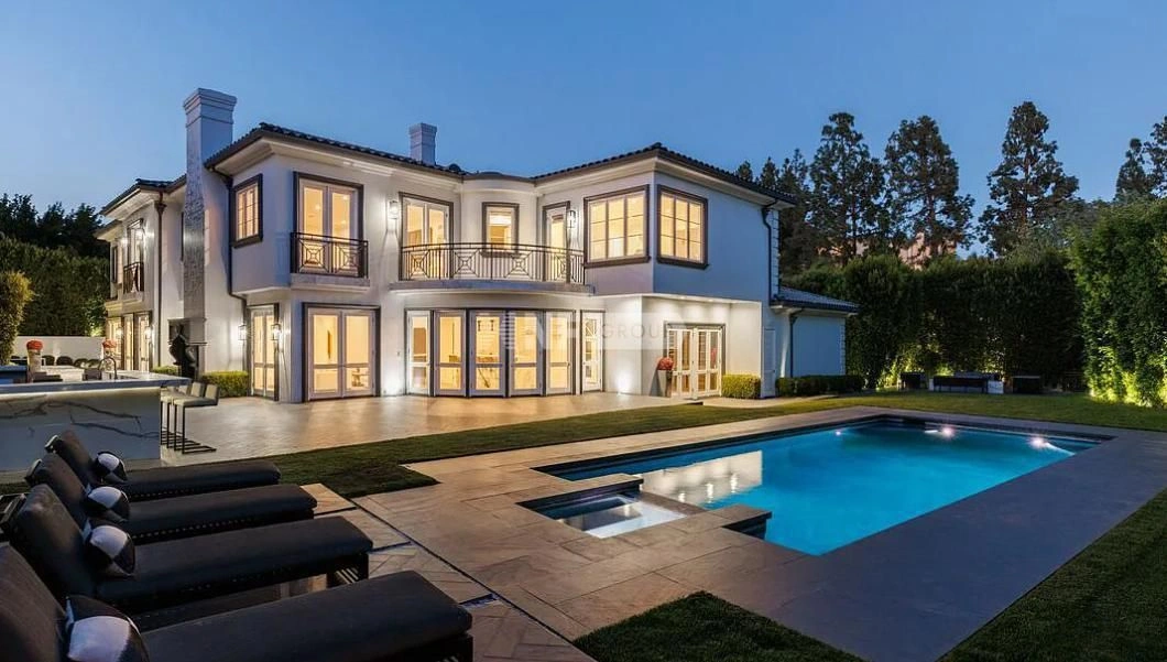 Вилла с двусветными потолками в Лос‑Анджелесе, США