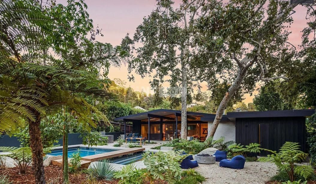 Одноэтажная вилла в престижном районе Лос-Анджелеса, США