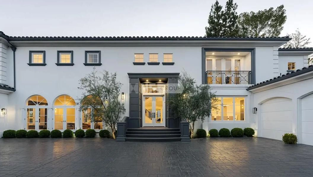 Вилла с двусветными потолками в Лос‑Анджелесе, США