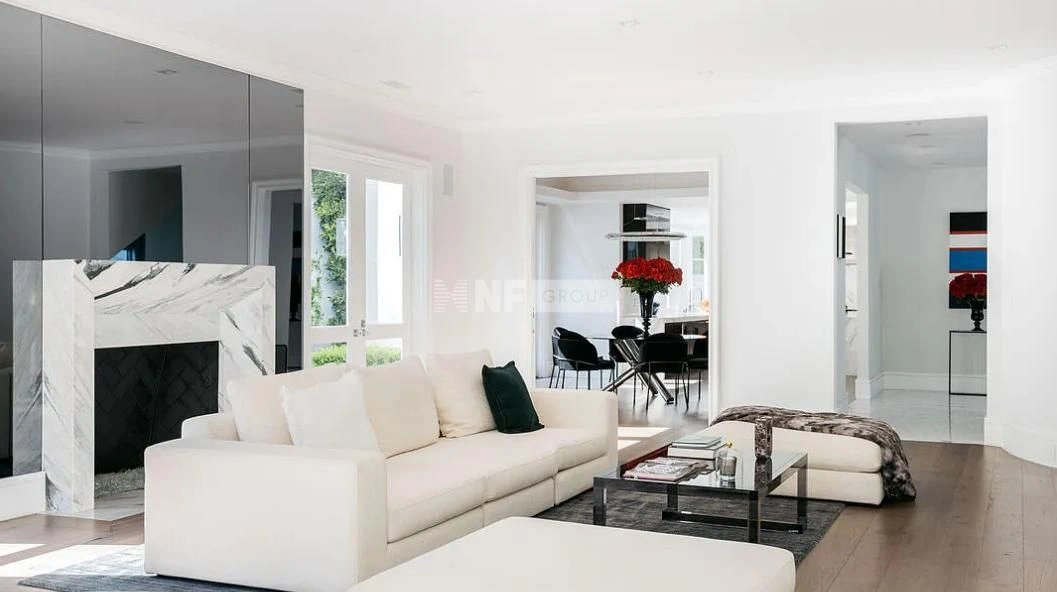 Вилла с двусветными потолками в Лос‑Анджелесе, США