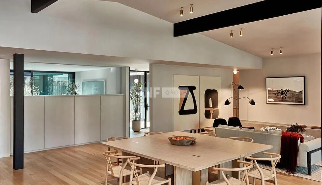 Одноэтажная вилла в престижном районе Лос-Анджелеса, США