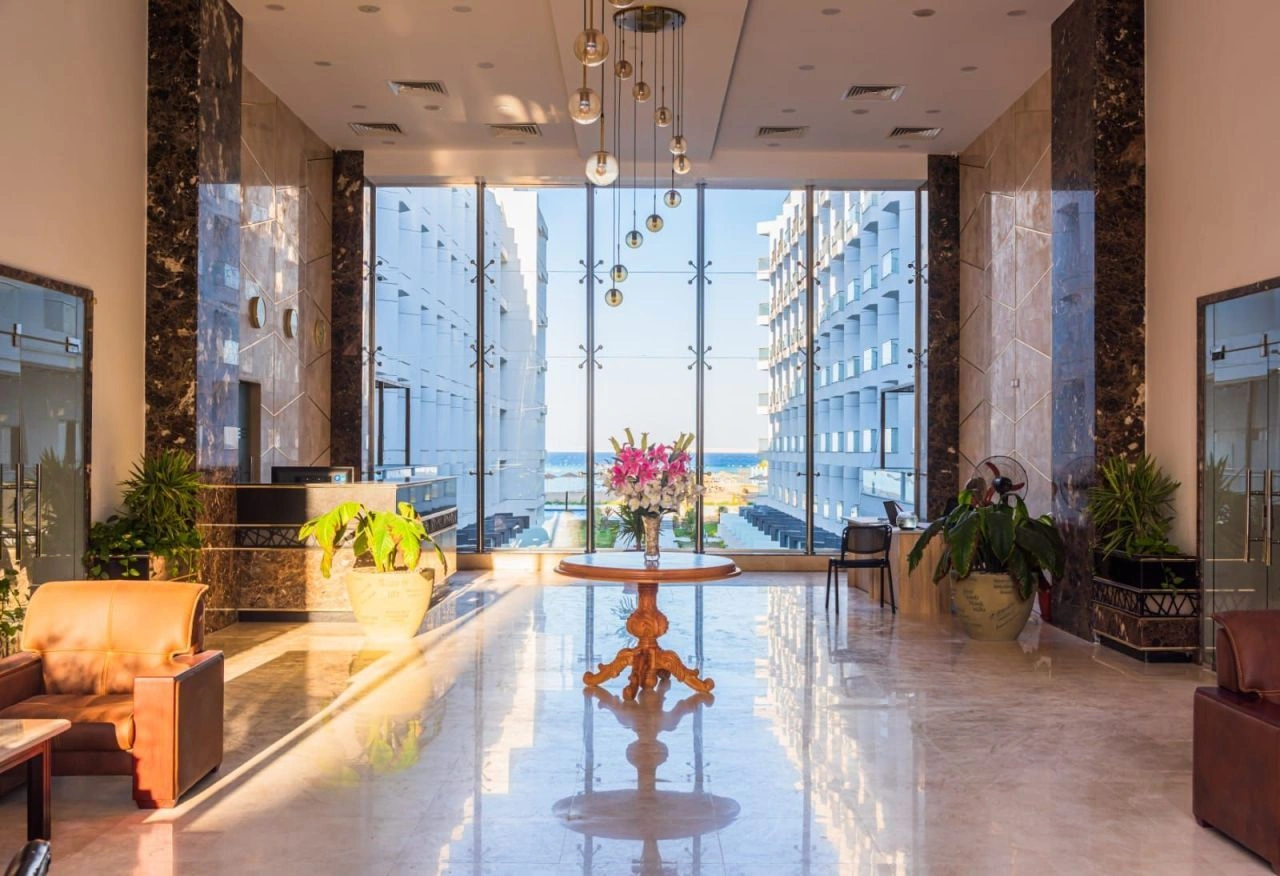 Уютная студия 50 м2 с мебелью в Хургаде