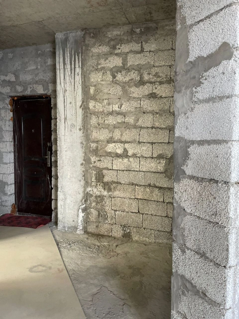 Светлая 2+1 квартира в черновой отделке в Батуми