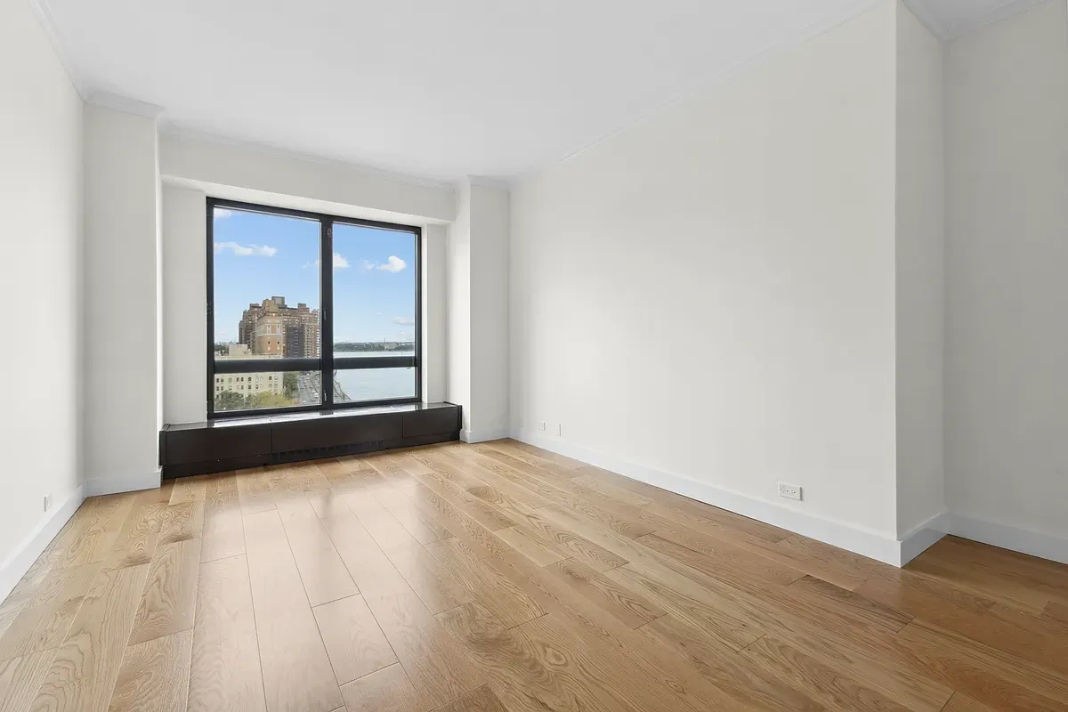 Квартира с панорамными видами на реку и город в Нью-Йорке, США